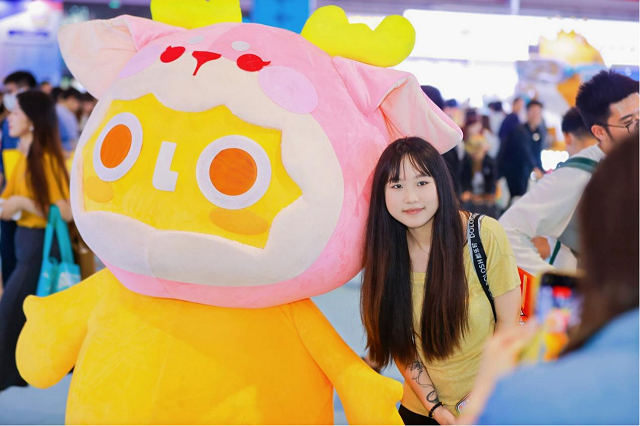 首款磷虾鹿肉烘焙猫粮惊喜亮相它博会pg试玩欧睿权威认证都乐时携国内