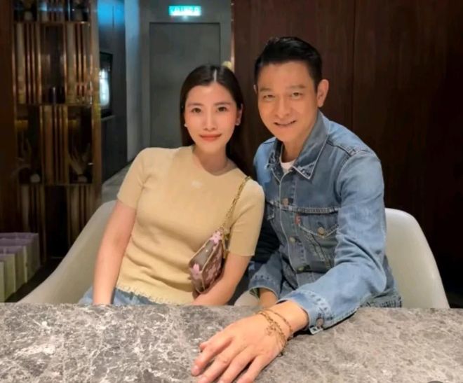 西亚 和小姨子吃高档西餐 华仔合影拘谨pg电子中文模拟器63岁刘德华在马来